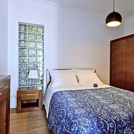 You Hub With Stunning View Over Rooftops * Lisboa