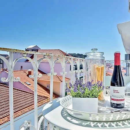 You Hub With Stunning View Over Rooftops Lägenhet Lisboa